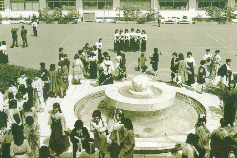 文教大学女子短期大学部　卒業式