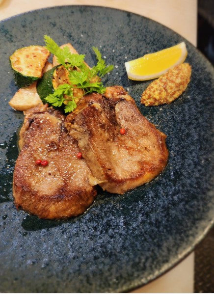 72時間煮込んだ 牛タンのロースト