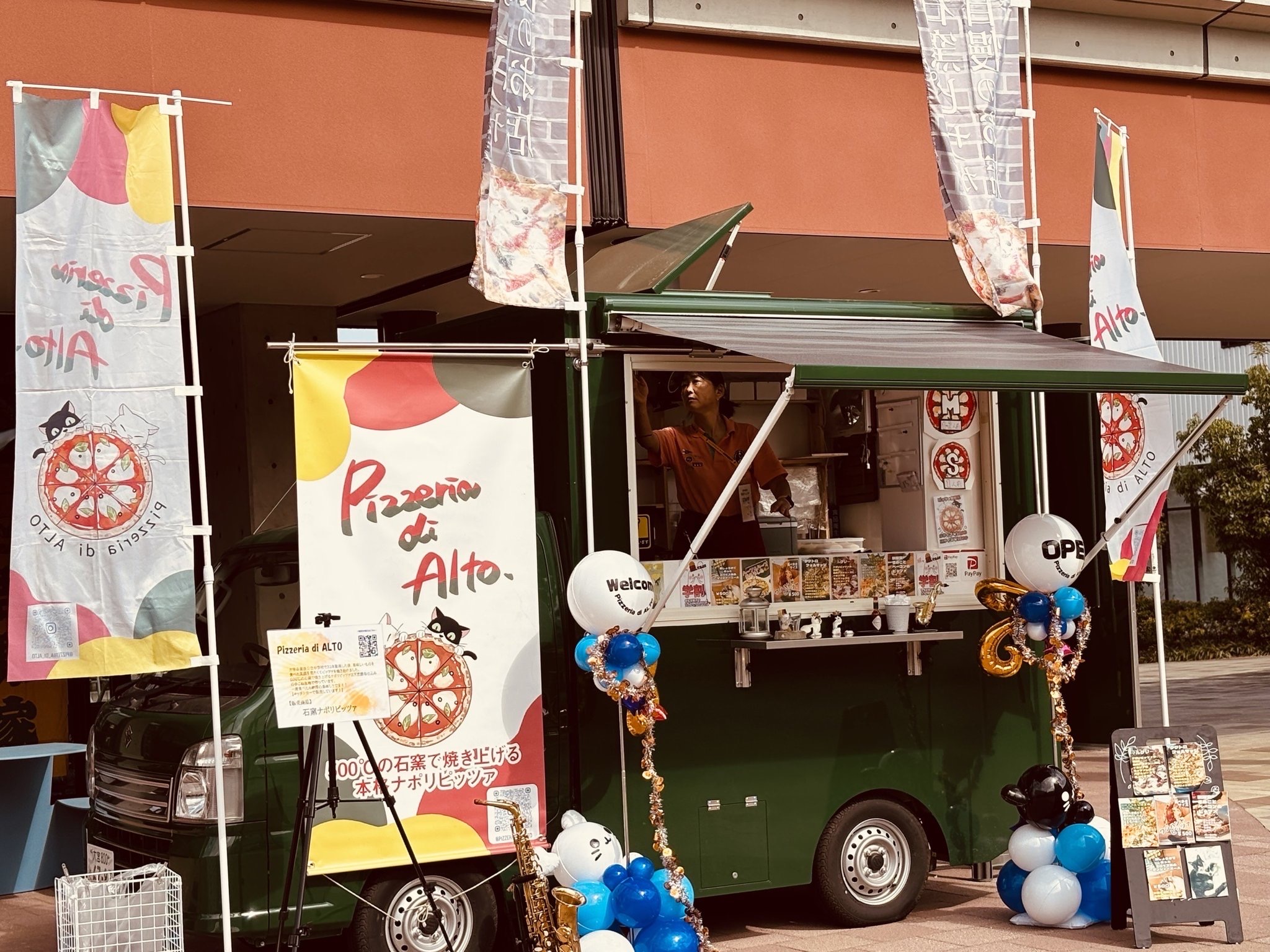 自慢のキッチンカーで伺います♪出店場所はSNSをご覧ください